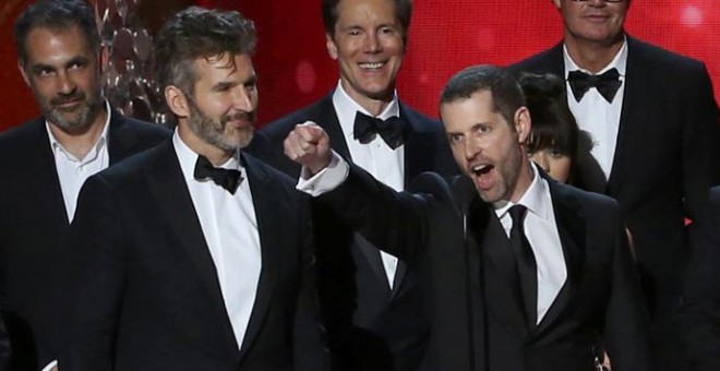 David Benioff y D.B. Weiss, durante una gala de los Emmy. REUTERS