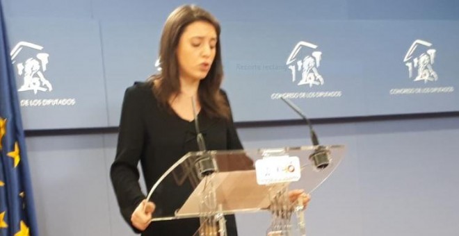 Irene Montero durante la lectura de las historias de las asesinadas por violencia machista