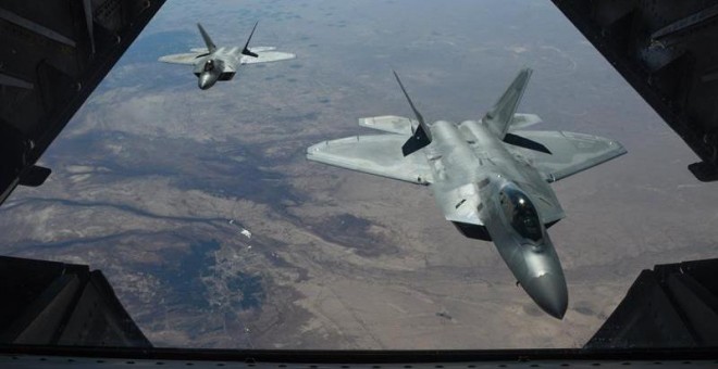 Dos aviones de combate estadounidenses sobrevuelan Siria. / EFE