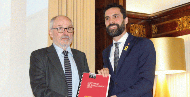 El Síndic de Greuges, Rafael Ribó, en l'acte de lliurament de l'informe 2017 al president del Parlament, Roger Torrent / Parlament de Catalunya