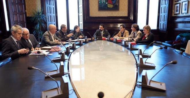 El presidente del Parlament, Roger Torrent, durante la reunión semanal de la Mesa de la cámara catalana. EFE/Alejandro García