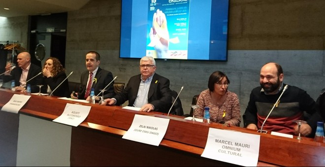 Los representantes de ANC y de Omnium Cultural, en el acto celebrado en Bilbao.