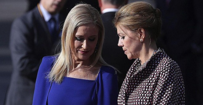 La presidenta de la Comunidad de Madrid, Cristina Cifuentes, y la ministra de Defensa, María Dolores de Cospedal, en una imagen de archivo. EFE