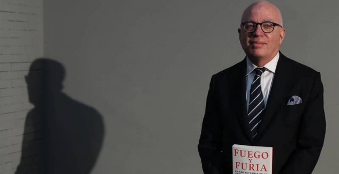 Michael Wolff durante la presentación de 'Fuego y furia', el libro basado en los testimonios de los altos cargos de la Casa Blanca sobre Donald Trump. | J.J. GUILLÉN (EFE)