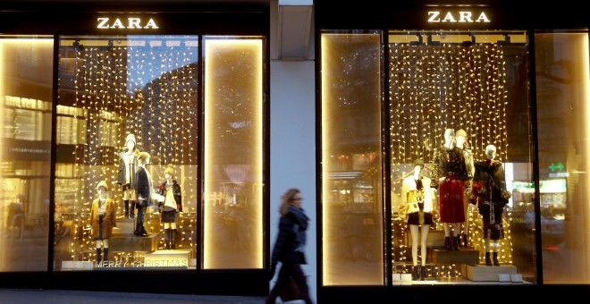 Escaparate de una tienda de Zara, la principal enseña del grupo textil Inditex, en Zurich (Suiza). REUTERS/Arnd Wiegmann