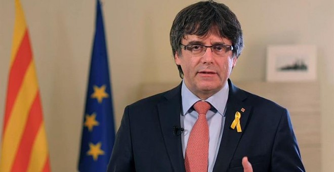 Imagen del vídeo difundido hoy a través de las redes sociales, en el que el líder de Junts per Catalunya (JxCat), Carles Puigdemont, ha anunciado que renuncia 'de manera provisional' a su investidura. - EFE