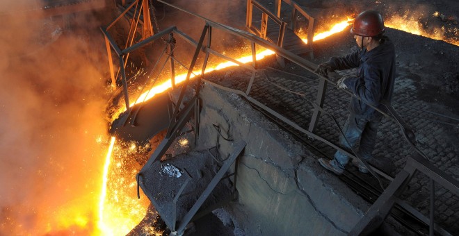 Trabajador de una planta siderúrgica china. REUTERS/Stringer