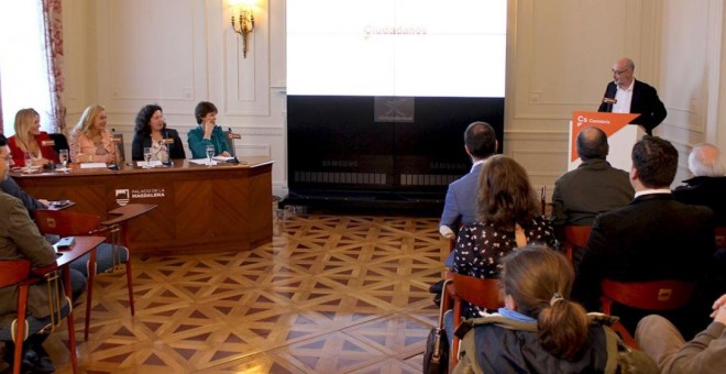 Félix Álvarez en el acto ‘Ahora es el momento’ junto a las ganaderas Marta García y Rosario Arredondo y las empresarias Gema Coria y Marta Álvaro. /TWITTER