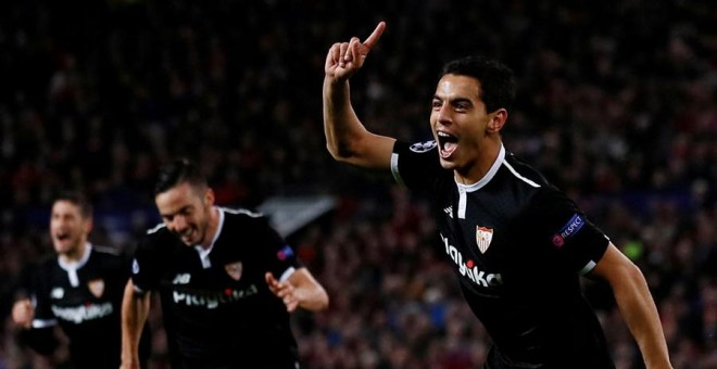 Ben Yedder celebra uno de sus goles al United. Reuters/Jason Cairnduff