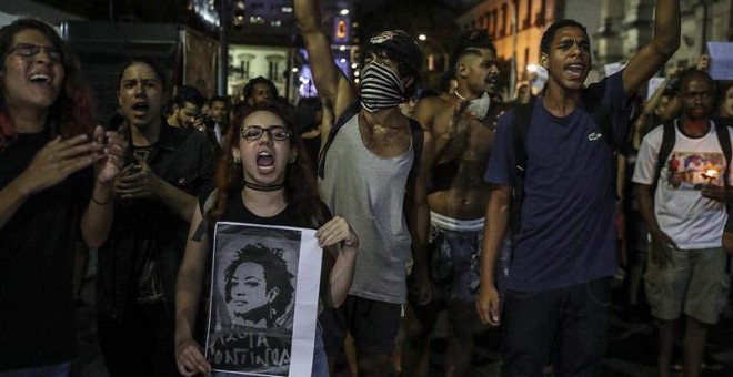 Protesta en Río de Janeiro por el asesinato de Marielle Franco. | MARCELO SAYAO (EFE)
