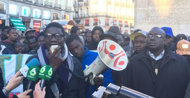 Cheikh Ndiaye, presidente de la Asociación de Inmigrantes Senegaleses en España (AISE) en la manifestación celebrada el 21 de marzo de 2018 en Madrid. MARÍA LOZANO
