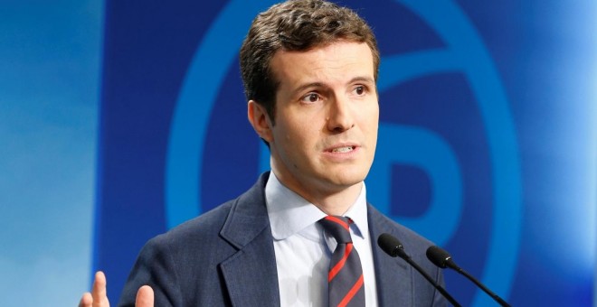 El vicesecretario de comunicación del PP, Pablo Casado, durante la rueda de prensa tras la reunión del Comité de Dirección, que ha presidido Mariano Rajoy. EFE/ Paco Campos