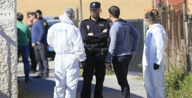 Agentes de policía en el lugar del crimen en Castellón.- EFE
