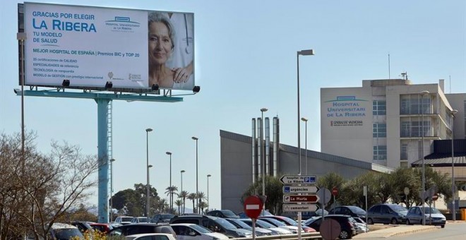El Hospital de Alzira, gestionado por el grupo Ribera Salud durante los últimos veinte años.- EFE