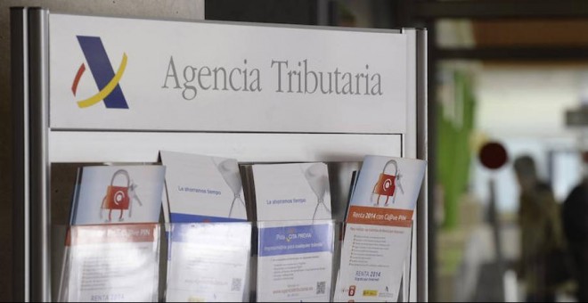 Impresos en una oficina de la Agencia Tributaria. EFE