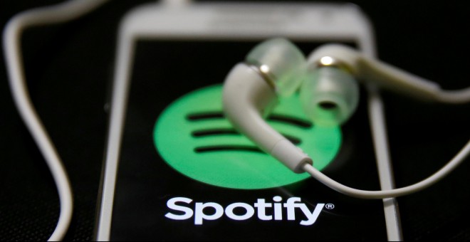 Montaje fotográfico de Spotify. REUTERS/Dado Ruvic