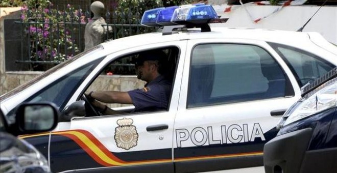 Agentes de la Policía en Elche. EFE/Archivo