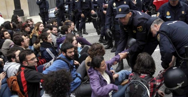 Protestas tras el desalojo del edificio 'La Madreña'. EFE