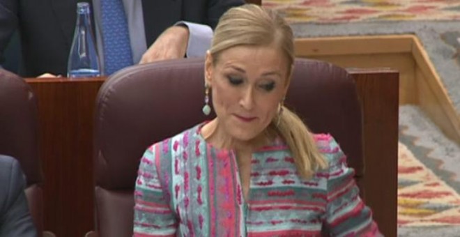 Reacción de la presidenta de la Comunidad de Madrid, Cristina Cifuentes, tras pedirle la portavoz de Podemos, Lorena Ruíz-Huerta, que dimita por el escándalo de su máster falso.