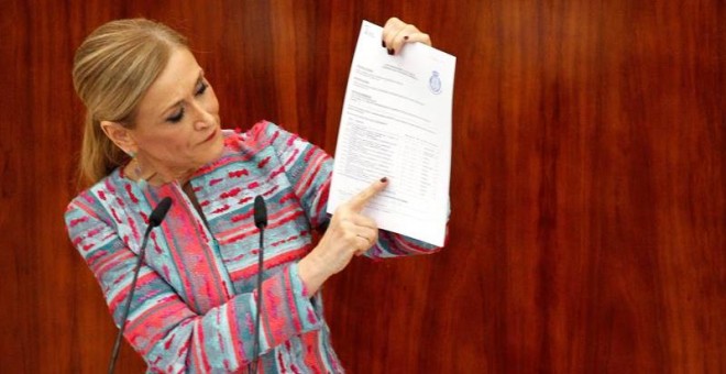 La presidenta madrileña, Cristina Cifuentes, comparece en un pleno extraordinario de la Asamblea de Madrid. EFE