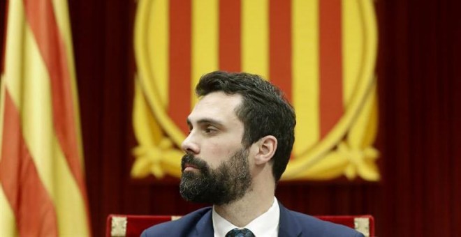 El presidente del Parlament, Roger Torrent, durante el pleno de la cámara catalana. | ANDREU DALMAU (EFE)