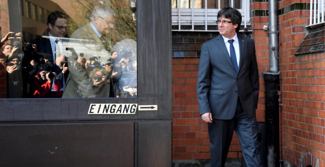 El expresident catalán Carles Puigdemont, a su salida de la prisión alemana de Neumuenster. REUTERS/Fabian Bimmer