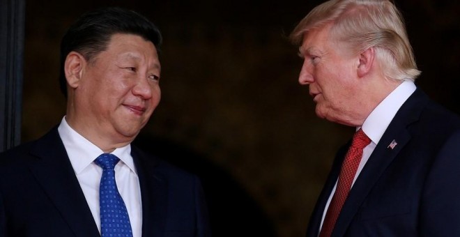 El presidente chino Xi Jinping junto a Donald Trump en Mar-a-Lago, Florida./ Reuters