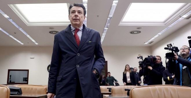 El expresidente de la Comunidad de Madrid Ignacio González, a su llegada para comparecer ante la Comisión de Investigación relativa a la presunta financiación ilegal del PP en el Congreso de los Diputados. EFE/Mariscal