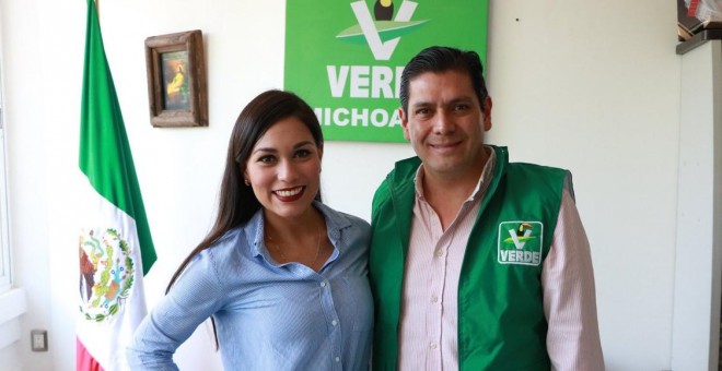Maribel Barajas y el dirigente del partido en Michoacán, Ernesto Núñez.