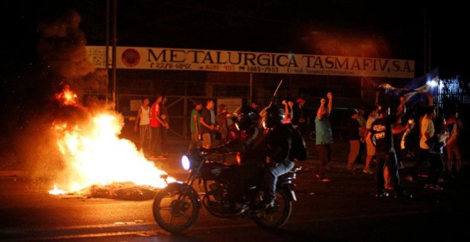 Una barricada durante las protestas en las calles de Managua, la capital de Nicaragua. (JORGE CABRERA | REUTERS)