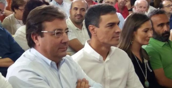 Guillermo Fernández Vara y Pedro Sánchez. EUROPA PRESS
