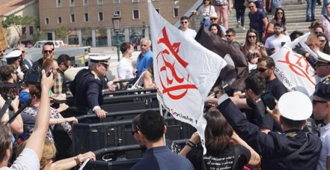 Protestas contra los 'check points' para entrar a Venecia. EFE