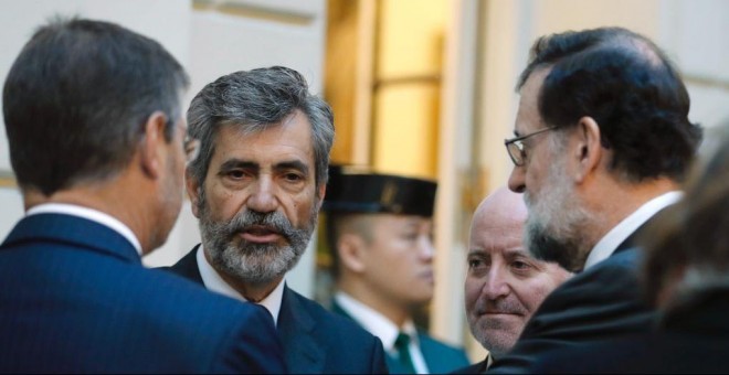 El ministro de Justicia, Rafael Catalá, (i) junto al presidente del Gobierno, Mariano Rajoy, y Carlos Lesmes Serrano, presidente del Supremo y del CGPJ. EFE/Archivo