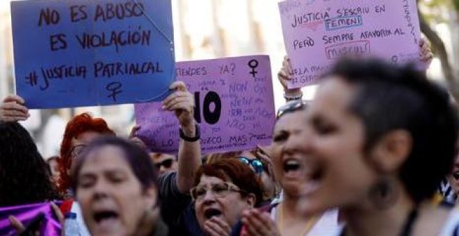 Protesta en las calles de València en contra de la sentencia de La Manada - EFE