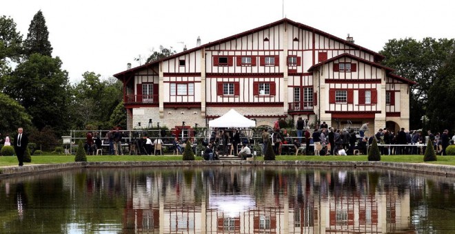 La Villa Arnaga en la localidad vascofrancesa de Cambo-les-Bains, lugar de la conferencia de personalidades políticas internacionales para avalar el final de ETA. EFE/ Juan Herrero