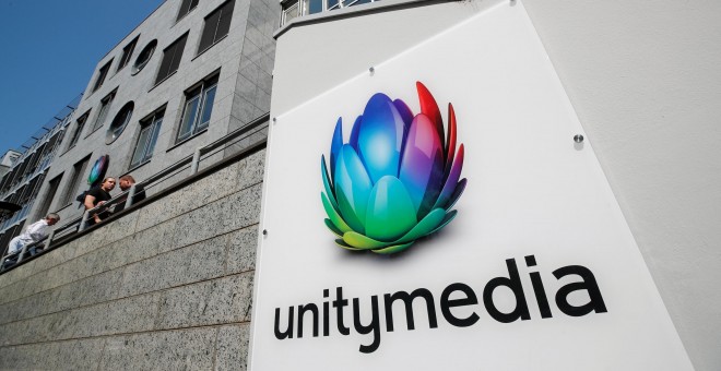 El logo del proveedor de cable e Internet Unitymedia en su sede en Colonia. REUTERS/Wolfgang Rattay