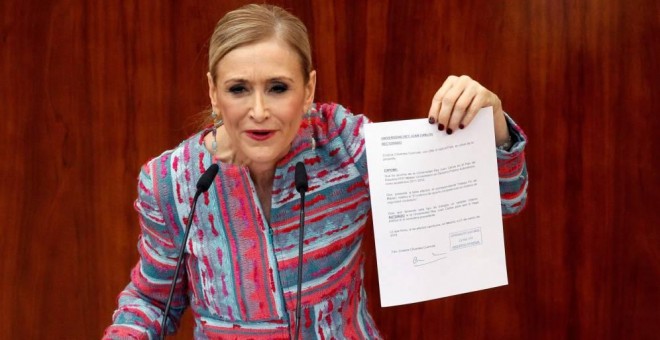 La presidenta de la Comunidad de Madrid, Cristina Cifuentes, durante su comparecencia en la Asamblea para explicar el caso del máster. EFE