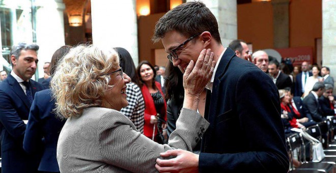 La alcaldesa de Madrid, Manuela Carmena, y el diputado de Podemos Iñigo Errejón durante el acto conmemorativo de la Fiesta del 2 de Mayo EFE/CHEMA MOYA