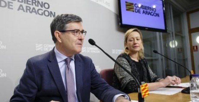 El consejero de Presidencia y portavoz del Gobierno de Aragón, Vicente Guillén, y la responsable de Economía, Industria y Empleo, Marta Gastón.