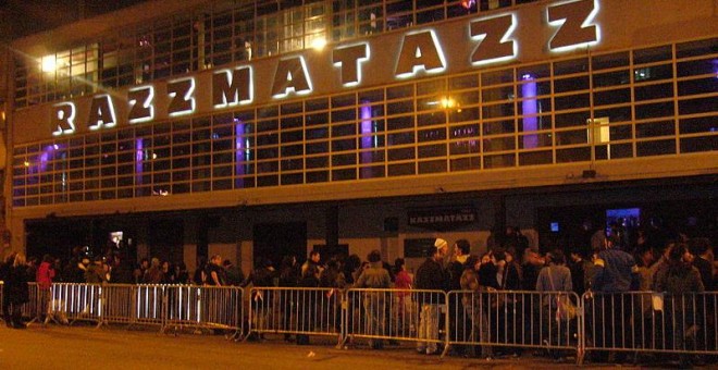 Imagen del exterior de la sala Razzmatazz. Gabriel Vidal (Dominio Público)