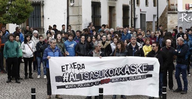 Concentración en Altsasu contra la detención de los cuatro jóvenes. - EFE
