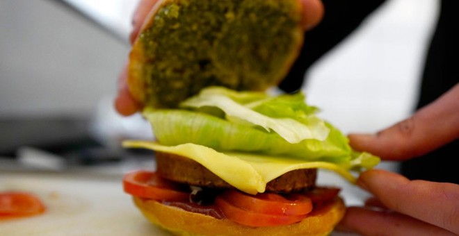 Una hamburguesa vegana. AFP