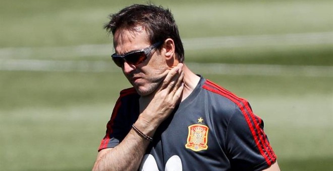 El seleccionador de España Julen Lopetegui durante el entrenamiento de ayer. /EFE