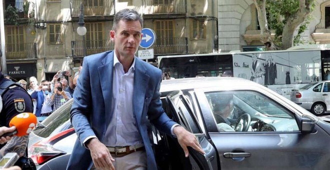 Iñaki Urdangarin a su llegada esta mañana a la Audiencia de Palma. (EFE)