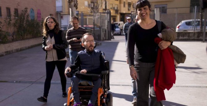 La coordinadora de Podemos en Andalucía, Teresa Rodríguez, y el secretario de Organización del partido, Pablo Echenique, durante el acto en Córdoba / EFE