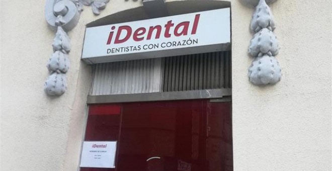 Entrada a una clínica de iDental. (EP)