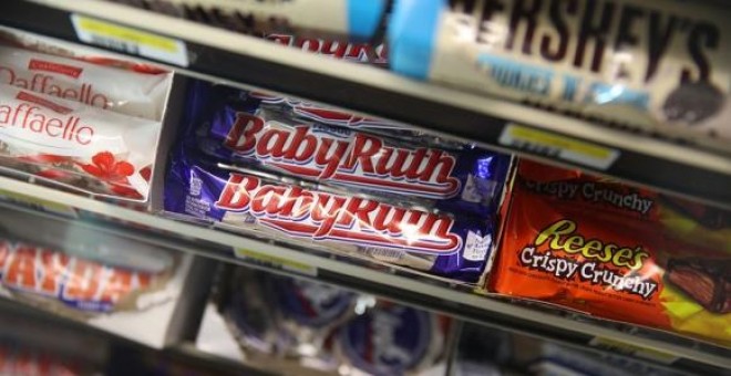 Golosinas en la zona del cajero de un supermercado en EEUU. AFP/Archivo