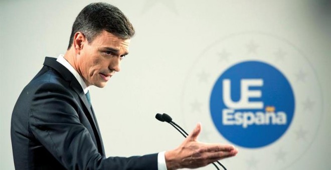 El presidente del Gobierno, Pedro Sánchez, durante la rueda de prensa desde Bruselas al término de su primera participación en un Consejo Europeo.- EFE/ Horst Wagner