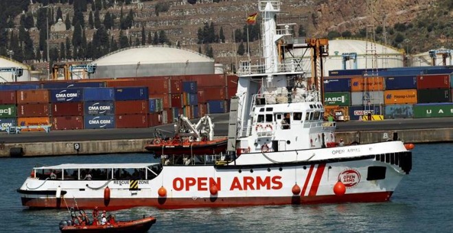 04/07/2018.-El barco 'Open Arms', arribó esta mañana al puerto de Barcelona para desembarcar a los 60 inmigrantes, entre ellos 5 mujeres y 5 menores, que fueron rescatados el pasado día 30 de junio frente a la scostas de Líbia y que hoy serán acogidos en
