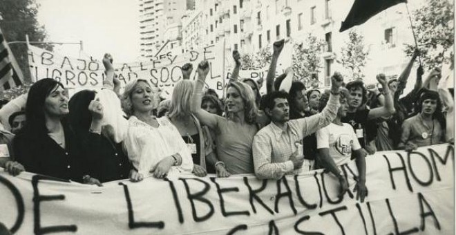 Aspecto de la cabecera de la primera manifestación del Orgullo Gay que se celebró en Madrid el 25 de junio de 1978 - EFE